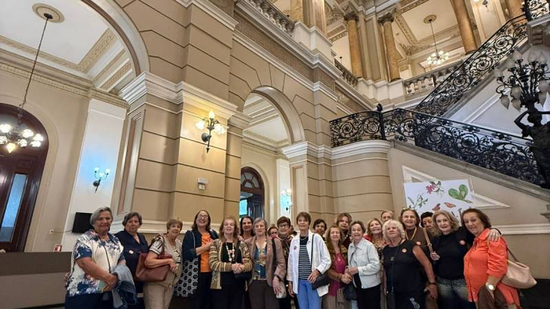 Curso de Extensão Cultural da Mulher visita a Biblioteca Nacional
